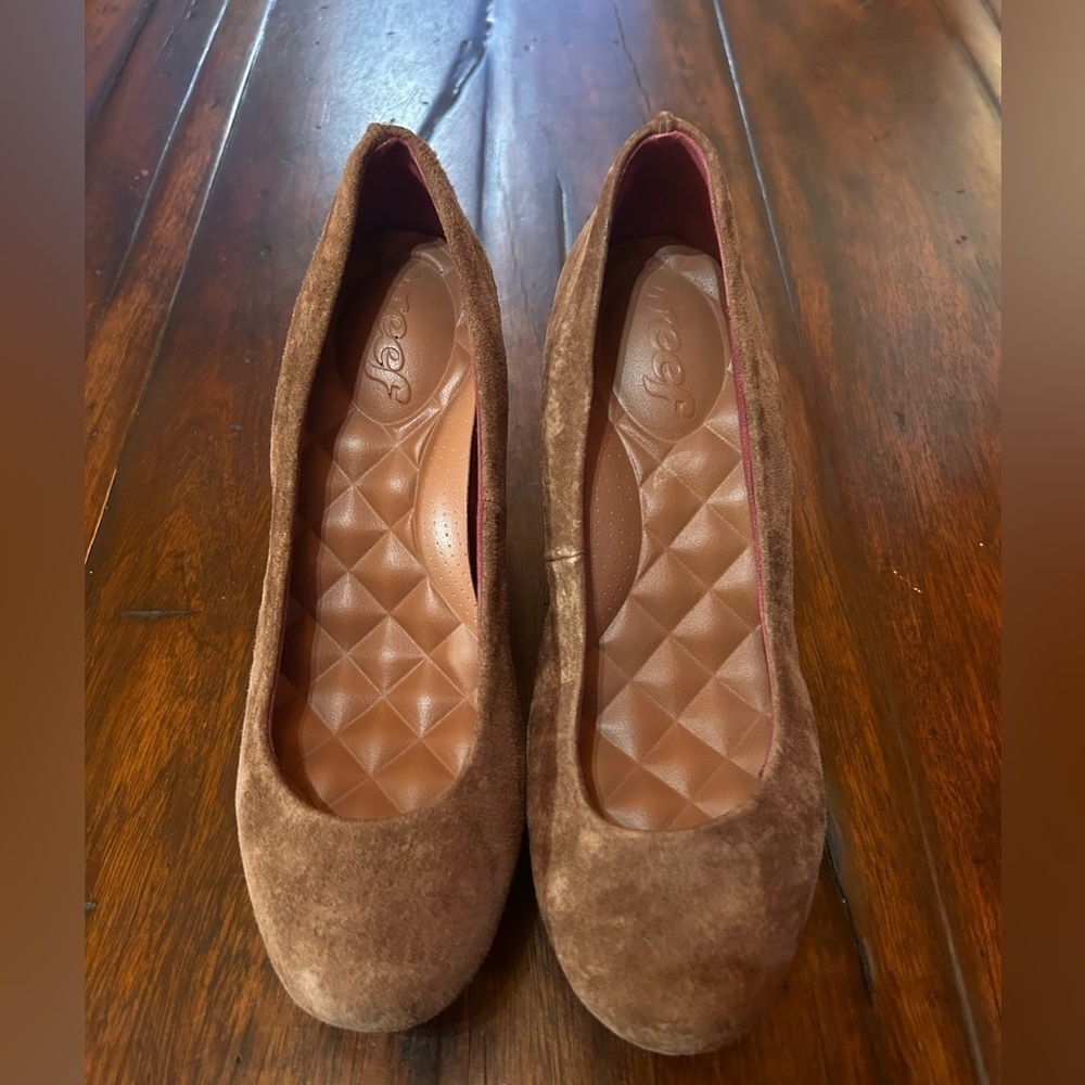 Reef Women's High Tropic Brown
Suede Round Toe Wedge Heels Size 9